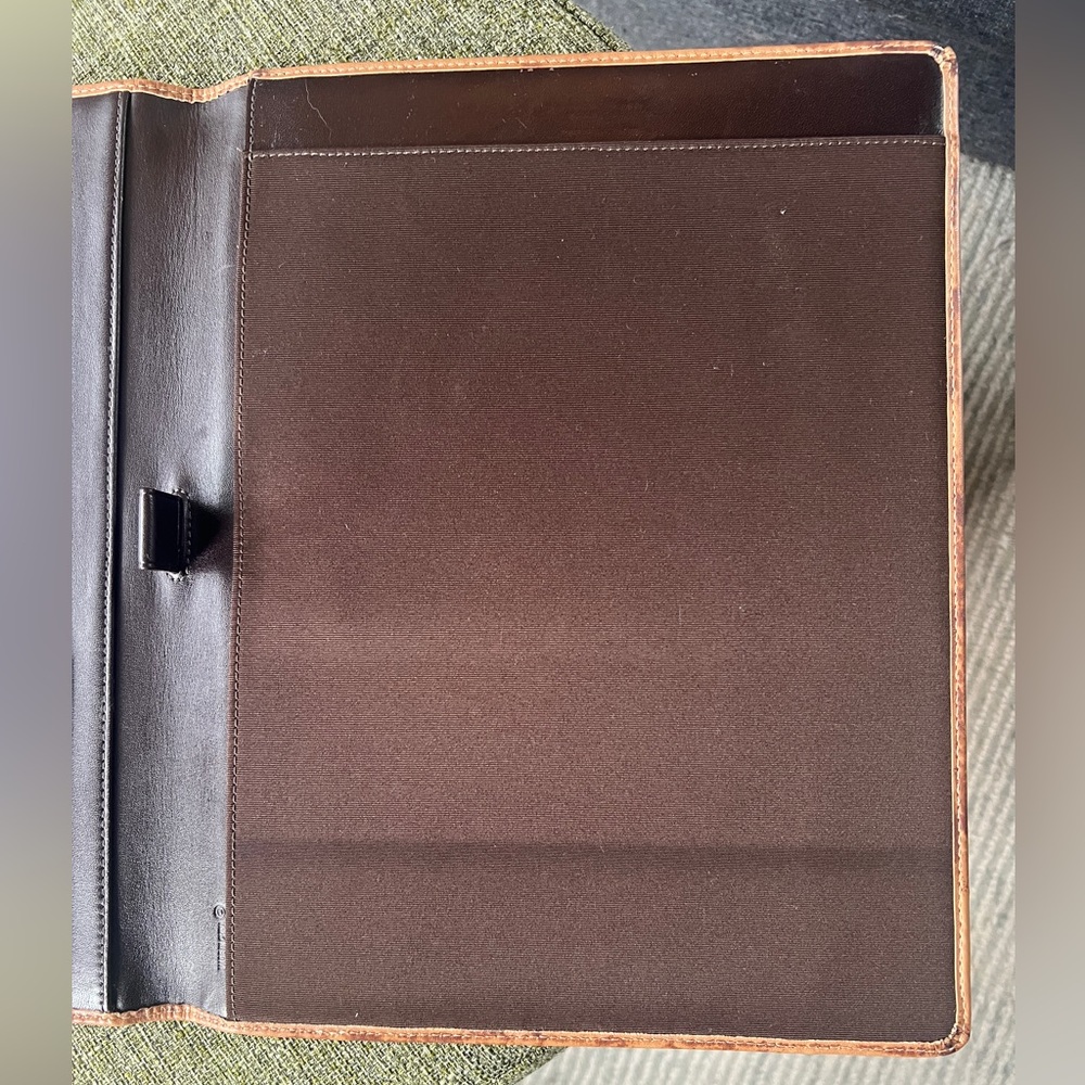 Coach Portfolio with classic Brown and Tan Logo - Picture 5 of 8